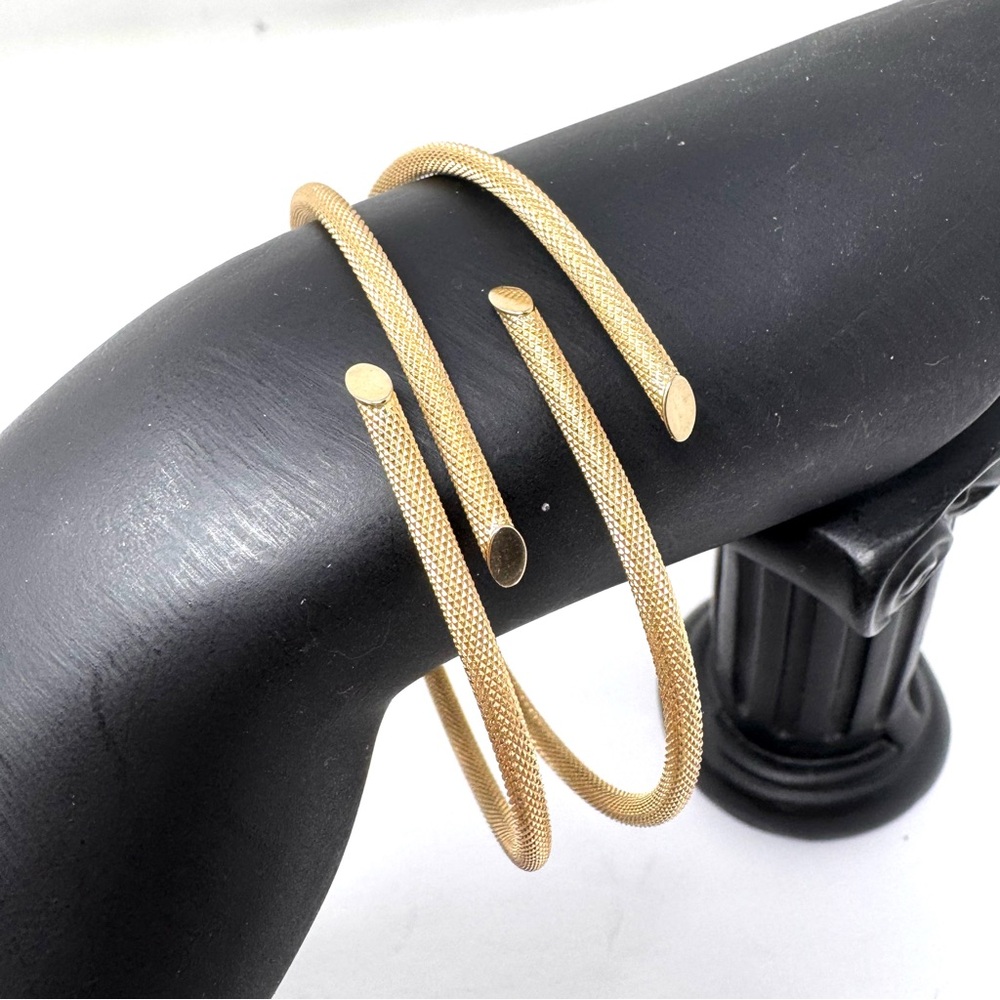 14K yellow gold hinged, bypass bracelets, set of 2, made in Italy, NWOT, 8.5g